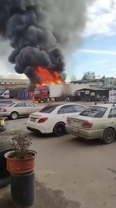 На стоянке в подмосковном Видном взорвался грузовик, никто не пострадал