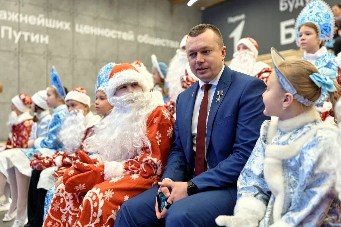 Юные долгопрудненские таланты запустили акцию «Ёлка желаний» Юные долгопрудненские таланты запустили акцию «Ёлка желаний»