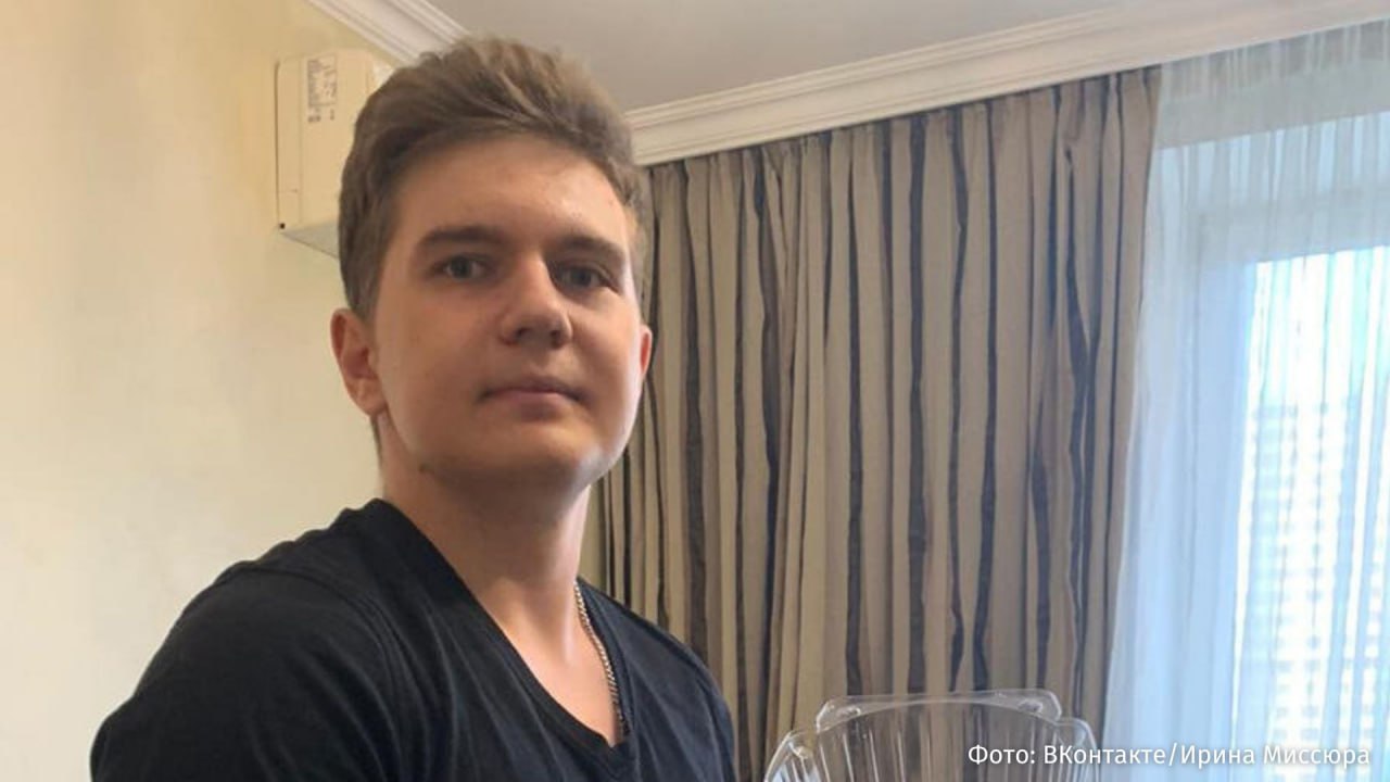 Артем Миссюра из Балашихи, обвиняемый в массовых отравлениях близких, тестировал способ убийства на своей девушке, сообщил корреспондент РЕН ТВ