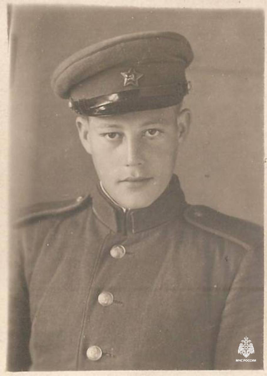 Сотрудники главного управления поздравили участника ВОВ Михаила Васильевича Рыбакова с 98-летием Сотрудники главного управления поздравили участника ВОВ Михаила Васильевича Рыбакова с 98-летием