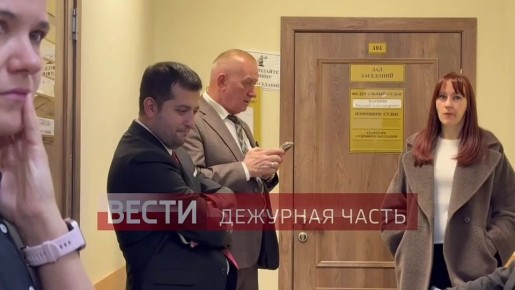 Гособвинение просит назначить четверым предполагаемым мошенникам, участвующим в афере с квартирой Ларисы Долиной – от 6 до 9,6 лет лишения свободы