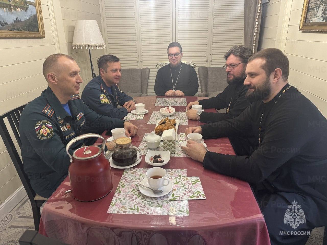 В Химках сотрудники МЧС России встретились с представителями благочиния В Химках сотрудники МЧС России встретились с представителями благочиния