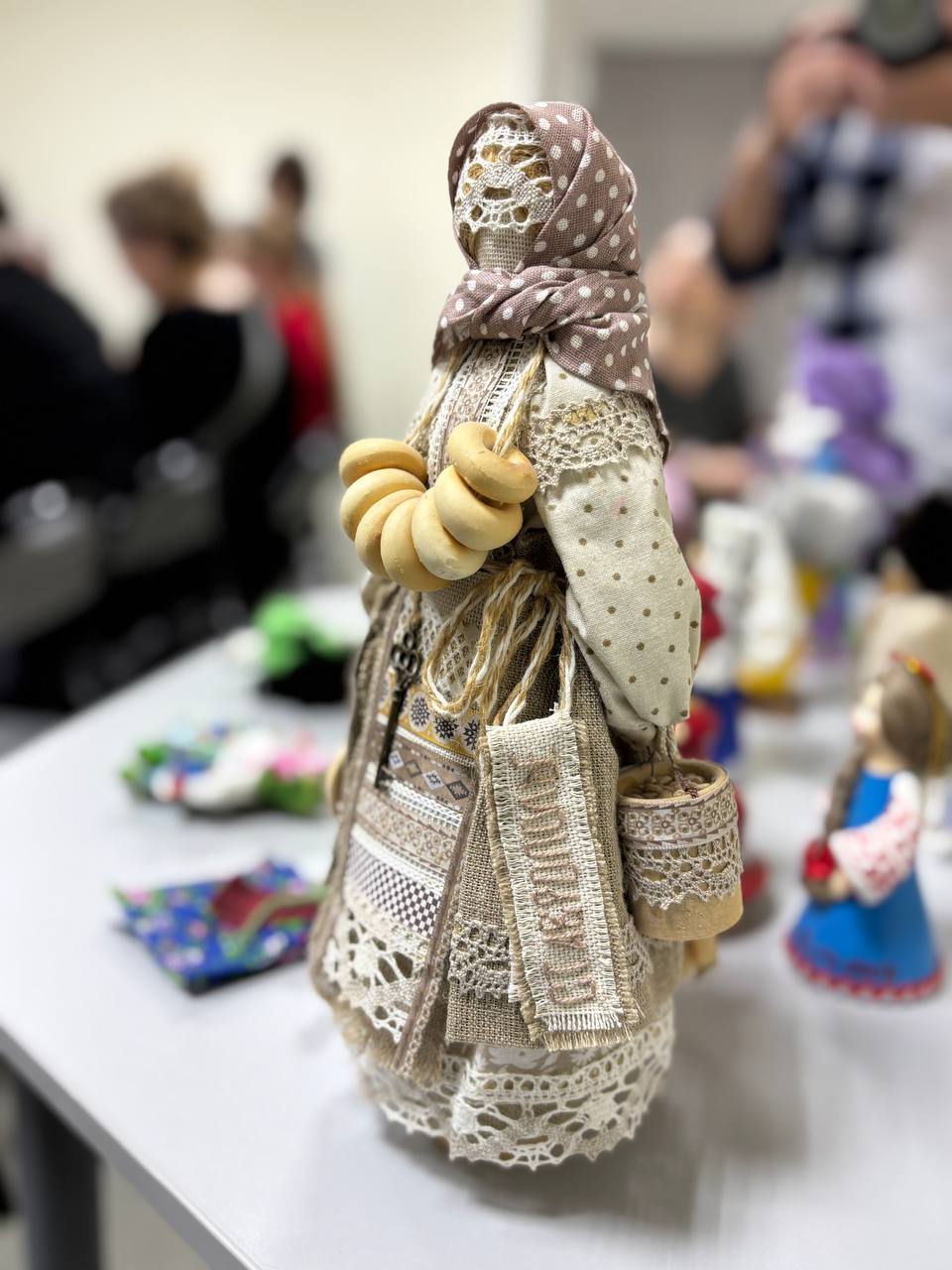 В Музее истории народного образования открылась уникальная выставка «Куклы бывают разные» В Музее истории народного образования открылась уникальная выставка «Куклы бывают разные»