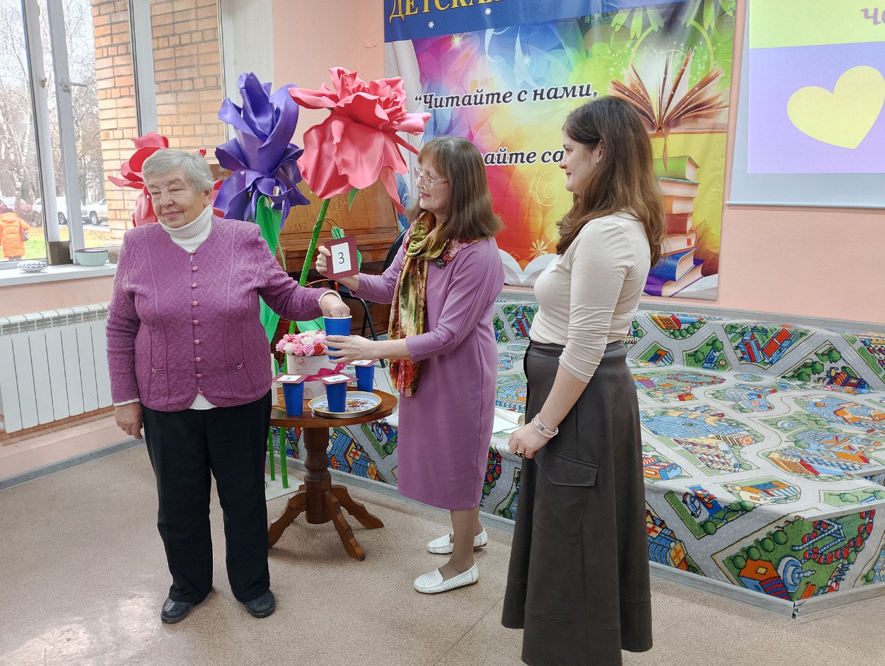Поздравления с Днем Матери принимали жительницы Чехова Поздравления с Днем Матери принимали жительницы Чехова
