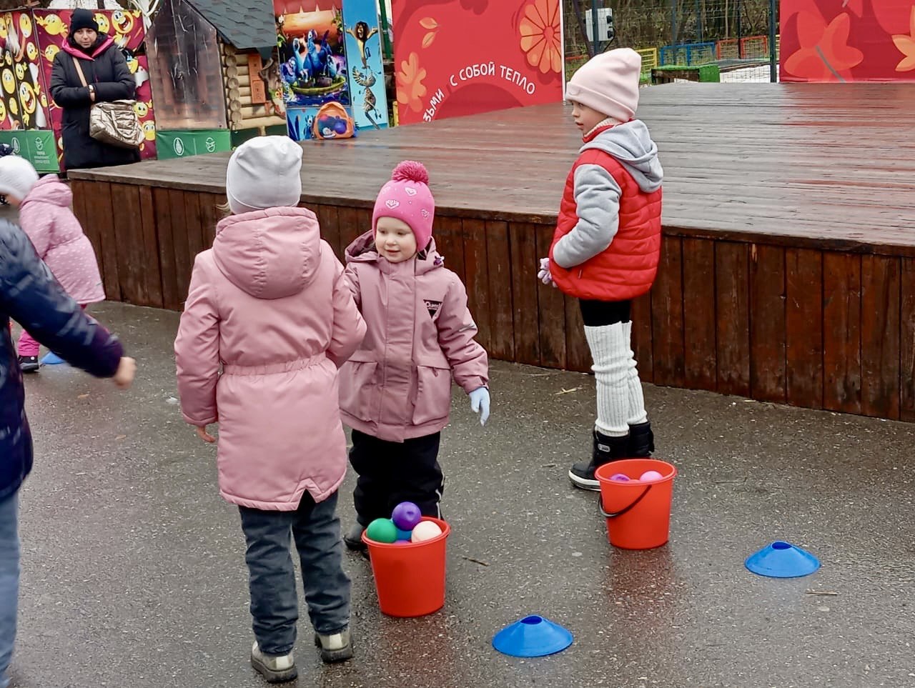 Наши новости. Игровая программа на свежем воздухе от ДК «Луч» м.о. Чехов Наши новости. Игровая программа на свежем воздухе от ДК «Луч» м.о. Чехов