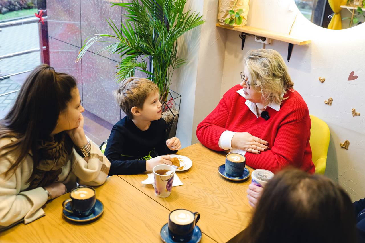 Глава Химок рассказала жителям о ремонте дорог и остановок