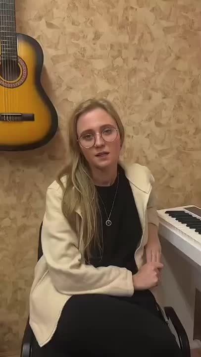 СПЕЦИАЛЬНЫЙ ГОСТЬ Фестиваля «Психологический код Чехова: вчера, сегодня, завтра» Юлия Кошелева — автор-исполнитель песен, создатель и руководитель проекта «Шарманка Аниматора», поющая ведущая, актриса театра «Футляр»