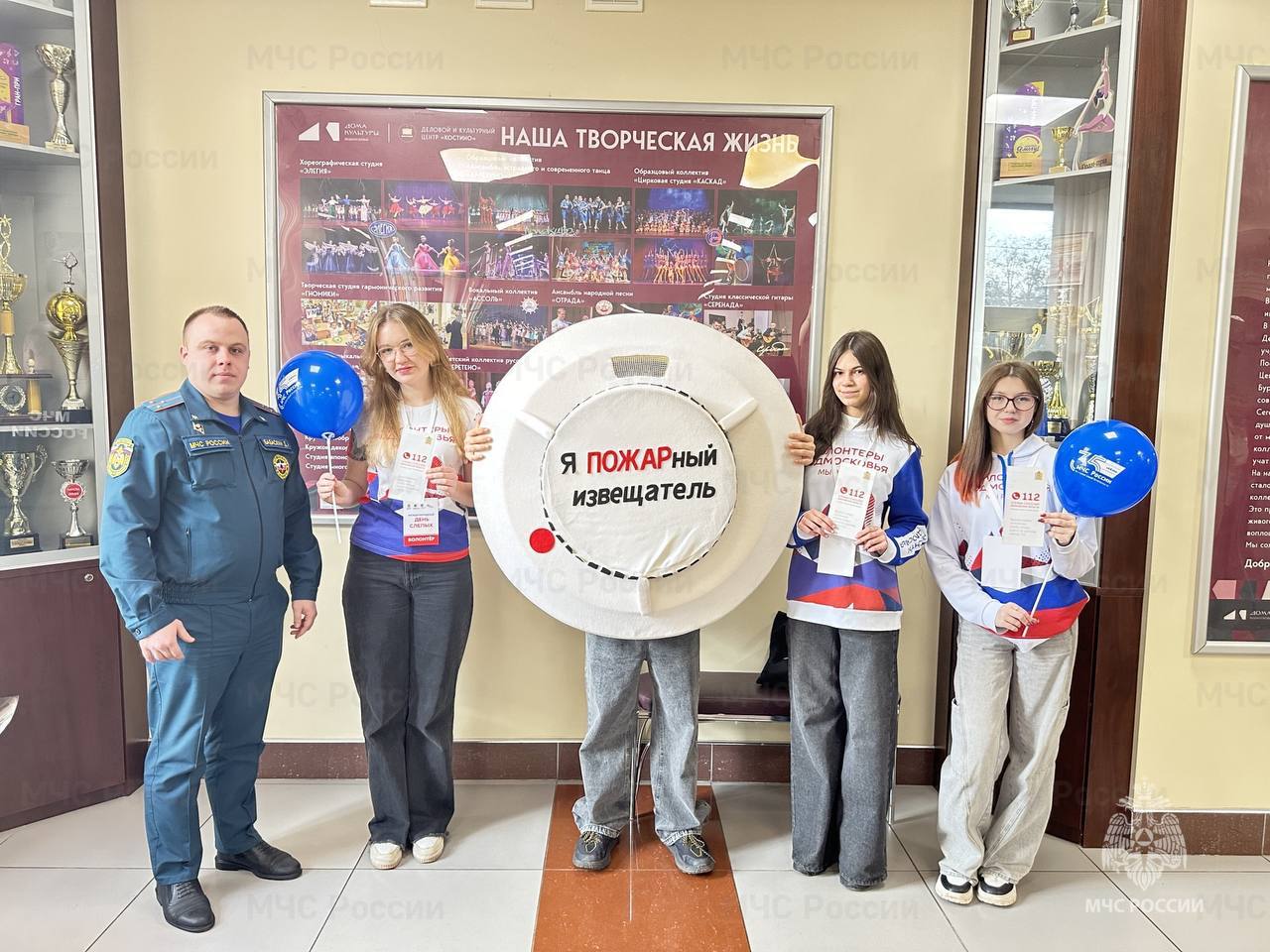 В Королёве сотрудники МЧС провели беседы с гостями праздника В Королёве сотрудники МЧС провели беседы с гостями праздника