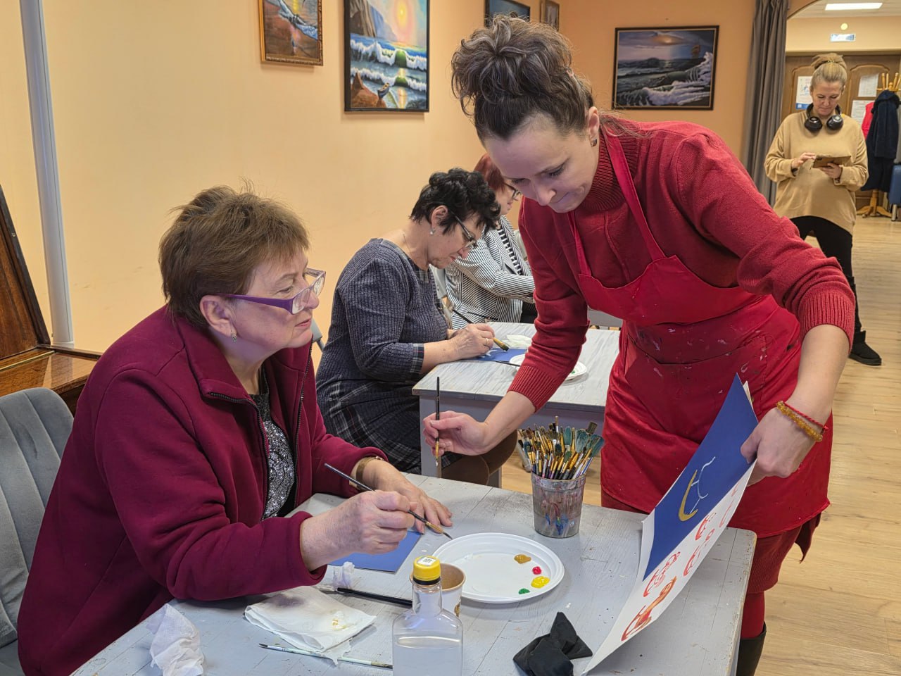 Художественный мастер-класс «Новогодняя открытка для СВОих» состоялся для участников программы «Активное долголетие» муниципального округа Чехов Художественный мастер-класс «Новогодняя открытка для СВОих» состоялся для участников программы «Активное долголетие» муниципального округа Чехов