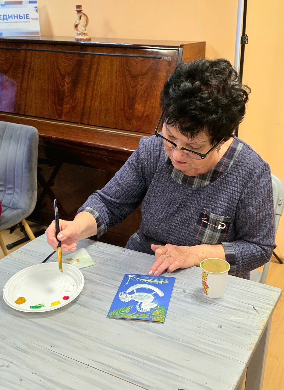 Художественный мастер-класс «Новогодняя открытка для СВОих» состоялся для участников программы «Активное долголетие» муниципального округа Чехов Художественный мастер-класс «Новогодняя открытка для СВОих» состоялся для участников программы «Активное долголетие» муниципального округа Чехов