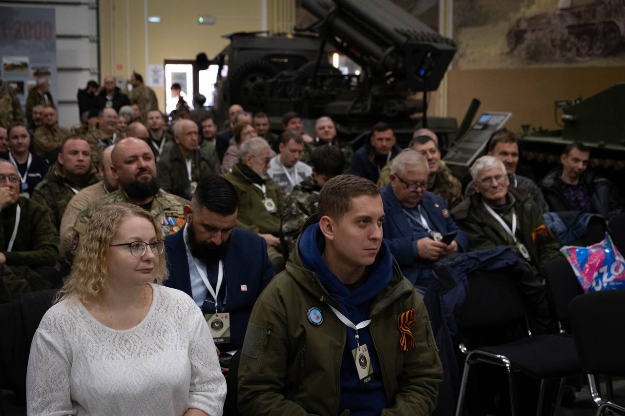 В Подмосковье представители поискового отряда УТ МВД России по ЦФО имени И.Д. Казакова торжественно закрыли «Вахту Памяти – 2025» На территории «Музея отечественной военной истории» в Падиково прошла торжественная церемония... В Подмосковье представители поискового отряда УТ МВД России по ЦФО имени И.Д. Казакова торжественно закрыли «Вахту Памяти – 2025» На территории «Музея отечественной военной истории» в Падиково прошла торжественная церемония...