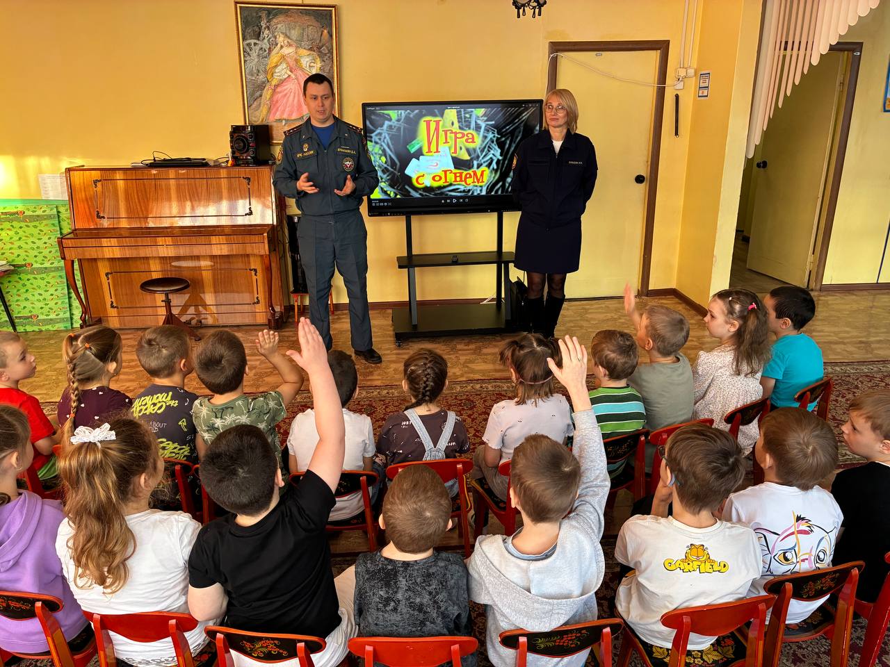 С раннего возраста необходимо воспитывать у детей навыки осторожного обращения с огнём С раннего возраста необходимо воспитывать у детей навыки осторожного обращения с огнём