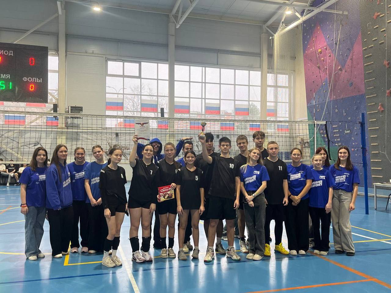 В Серпухове состоялся спортивный праздник в ФОК «Русский медведь» — волейбольный турнир «Стенка на стенку — школа на школу», организованный активистами «Молодой Гвардии Единой России» при активной помощи и поддержке Совета...