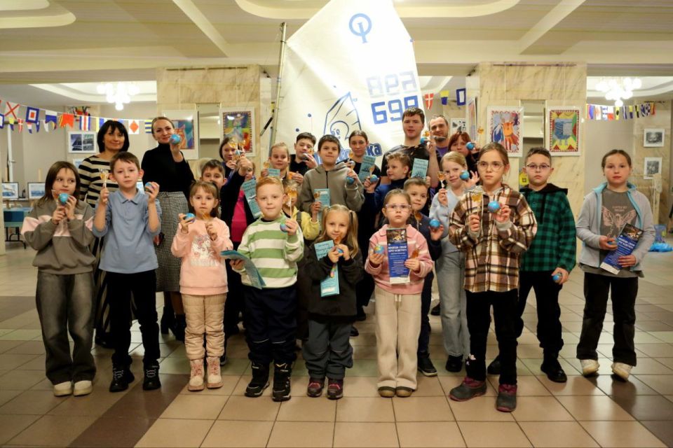 Дети участников СВО прошли кругосветку и отведали мороженого на высоте птичьего полёта