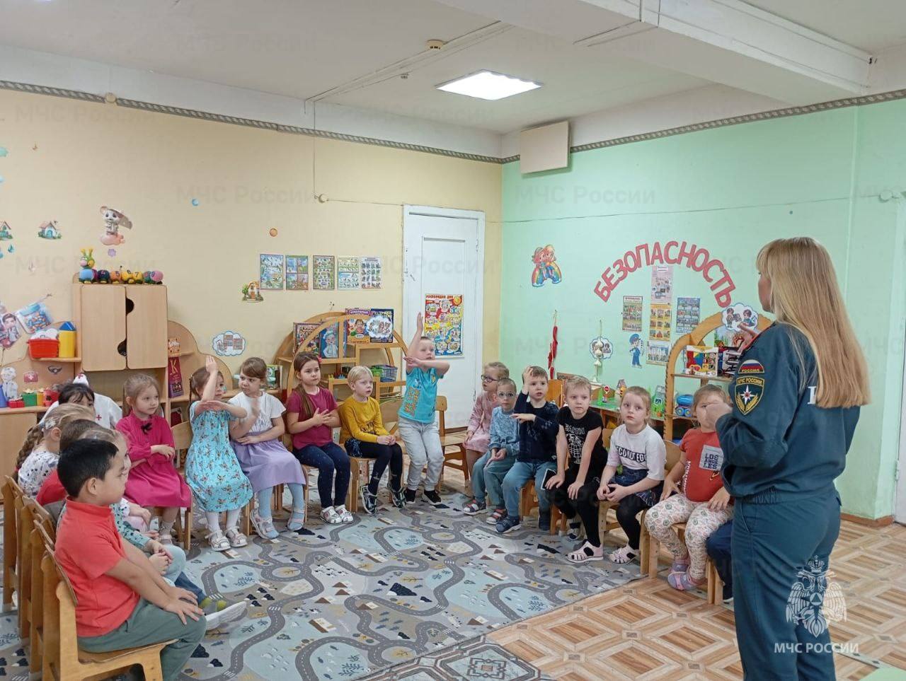 В Озерах инспекторы ГПН рассказывают малышам об опасности огня В Озерах инспекторы ГПН рассказывают малышам об опасности огня