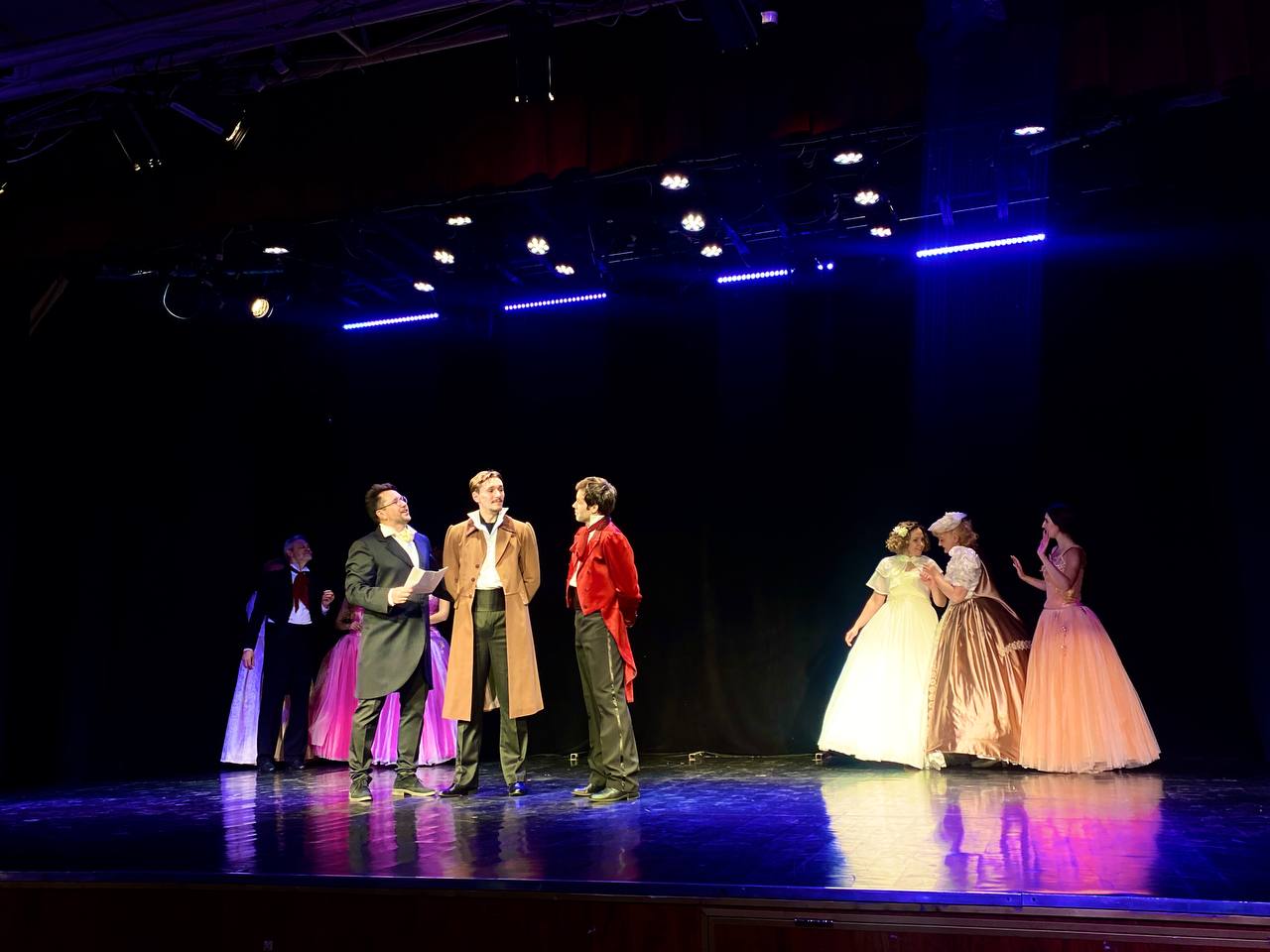 В Долгопрудном зрителям представили «Отцов и детей» в новом формате В Долгопрудном зрителям представили «Отцов и детей» в новом формате