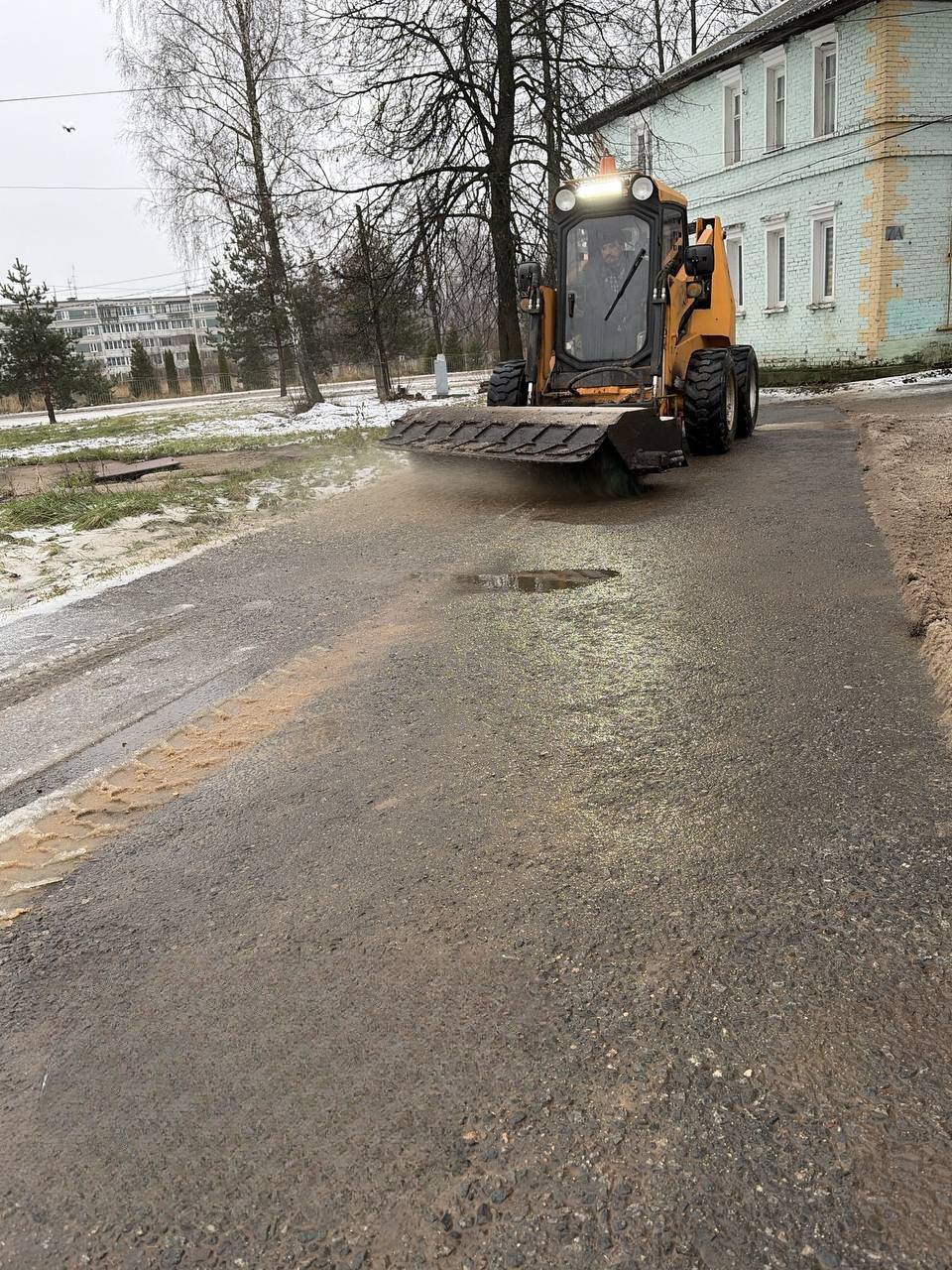 Уважаемые жители!. В выходные в Подмосковье прошел мокрый снег, который ночью сменился дождем Уважаемые жители!. В выходные в Подмосковье прошел мокрый снег, который ночью сменился дождем