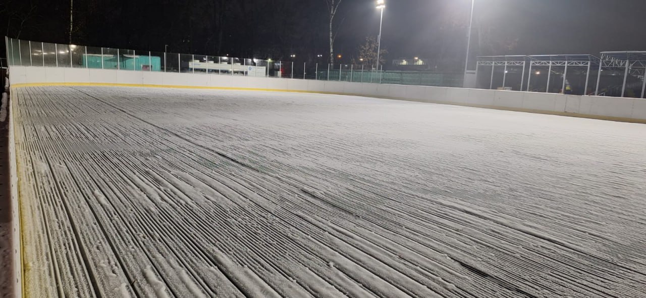 В Наташинском парке в Люберцах смонтировали Новогоднюю ёлку и начали готовить каток В Наташинском парке в Люберцах смонтировали Новогоднюю ёлку и начали готовить каток