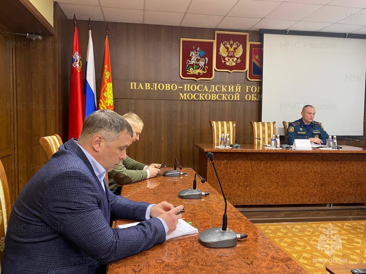 Сотрудники МЧС России проводят встречи с представителями крупных промышленных предприятий региона