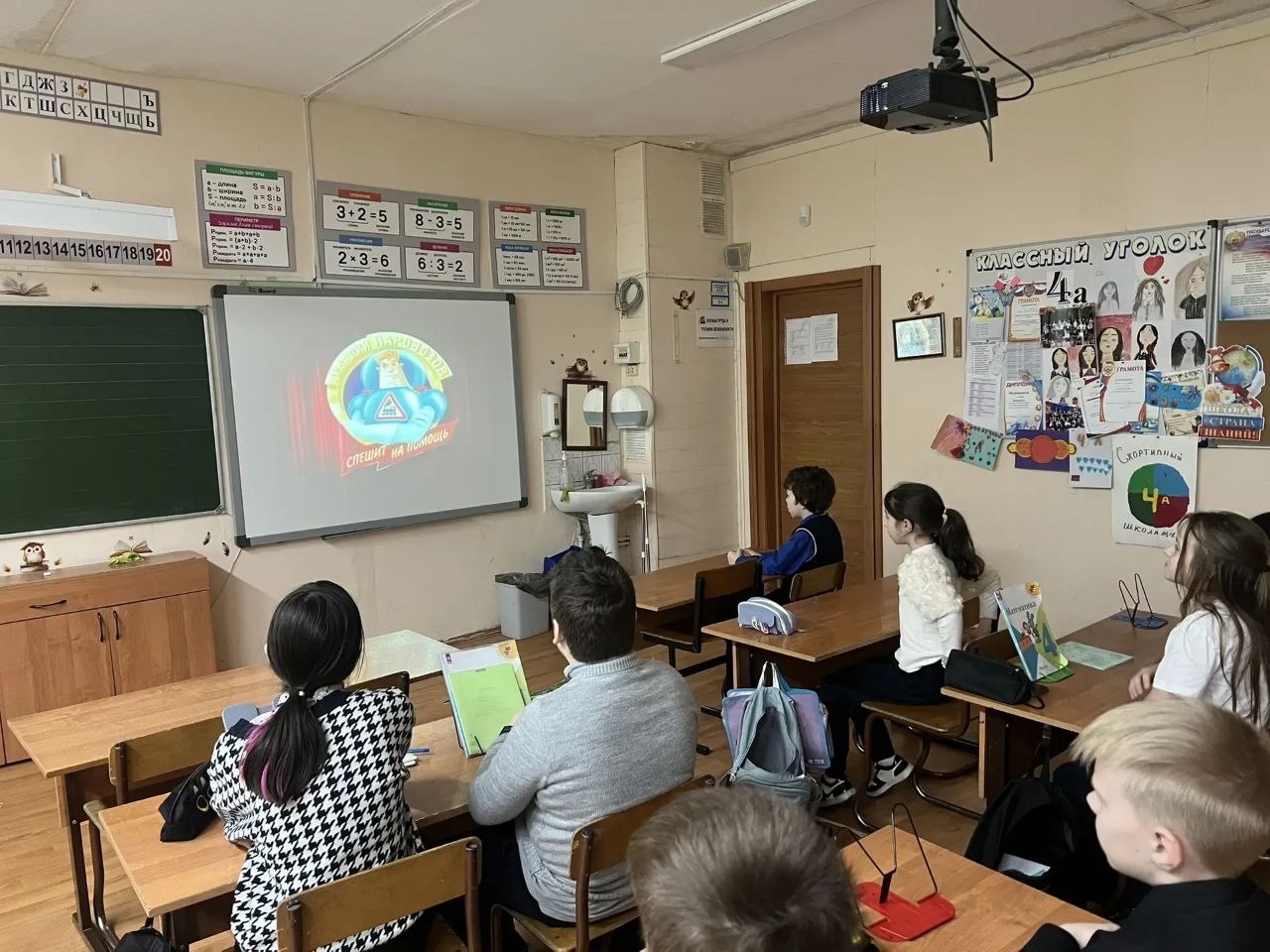 Сегодня, в рамках проекта "Разговоры о важном", в центре внимания оказалась одна из самых мужественных и необходимых профессий – профессия жизнь спасать Сегодня, в рамках проекта "Разговоры о важном", в центре внимания оказалась одна из самых мужественных и необходимых профессий – профессия жизнь спасать