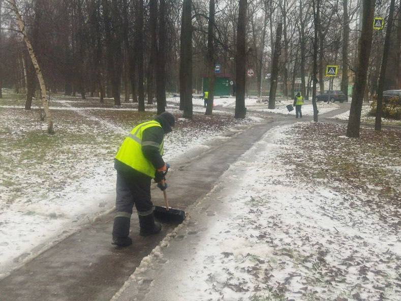 Уважаемые жители!. В выходные в Подмосковье прошел мокрый снег, который ночью сменился дождем Уважаемые жители!. В выходные в Подмосковье прошел мокрый снег, который ночью сменился дождем