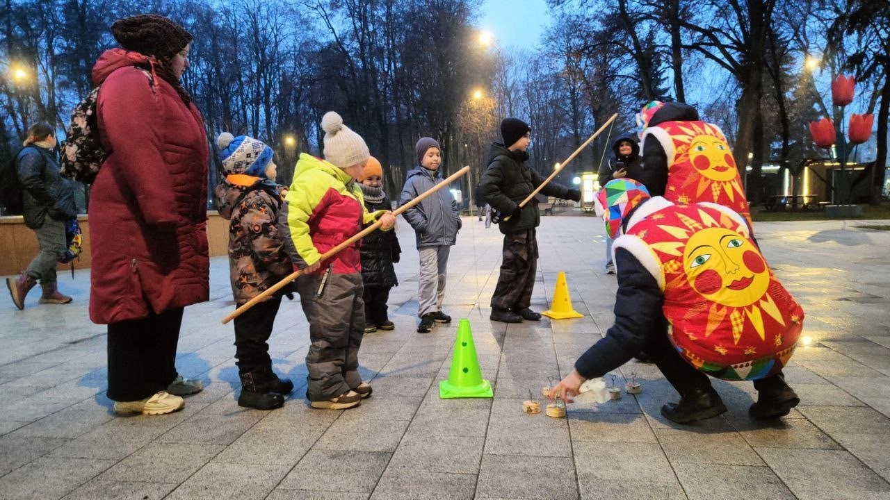 Парки Коломны и Озёр приглашают взрослых и детей провести время на свежем воздухе - весело, активно и с пользой Парки Коломны и Озёр приглашают взрослых и детей провести время на свежем воздухе - весело, активно и с пользой