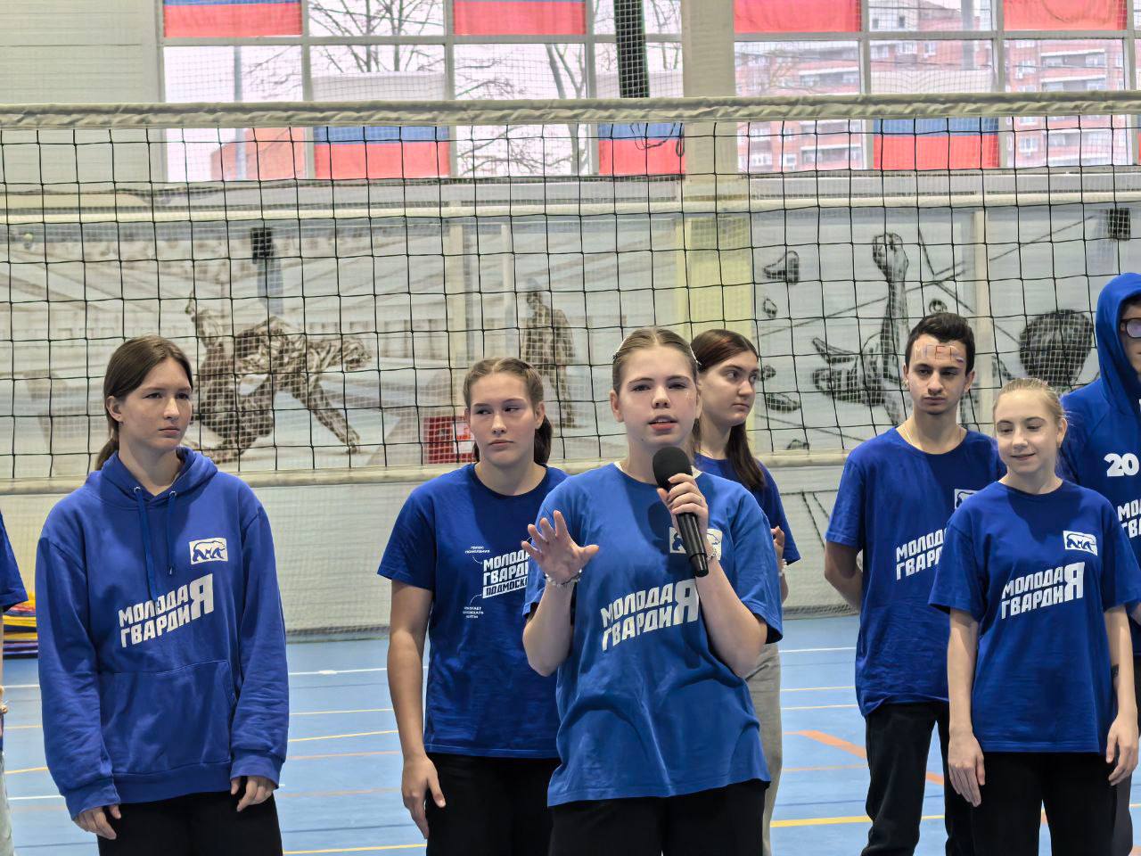 В Серпухове состоялся спортивный праздник в ФОК «Русский медведь» — волейбольный турнир «Стенка на стенку — школа на школу», организованный активистами «Молодой Гвардии Единой России» при активной помощи и поддержке Совета... В Серпухове состоялся спортивный праздник в ФОК «Русский медведь» — волейбольный турнир «Стенка на стенку — школа на школу», организованный активистами «Молодой Гвардии Единой России» при активной помощи и поддержке Совета...