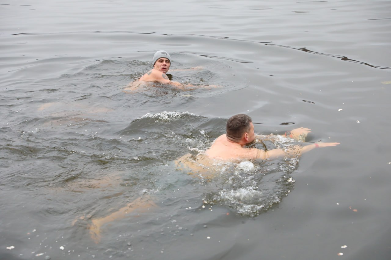 В Долгопрудном новый сезон открыли любители зимнего плавания В Долгопрудном новый сезон открыли любители зимнего плавания