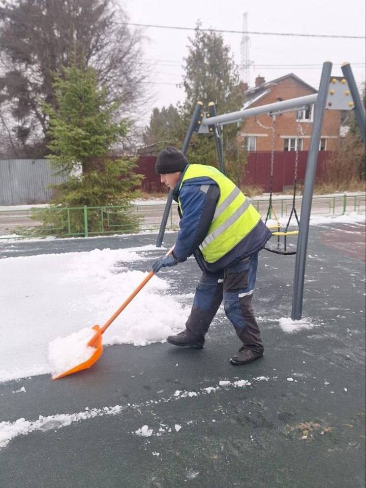 Уважаемые жители!. В выходные в Подмосковье прошел мокрый снег, который ночью сменился дождем Уважаемые жители!. В выходные в Подмосковье прошел мокрый снег, который ночью сменился дождем