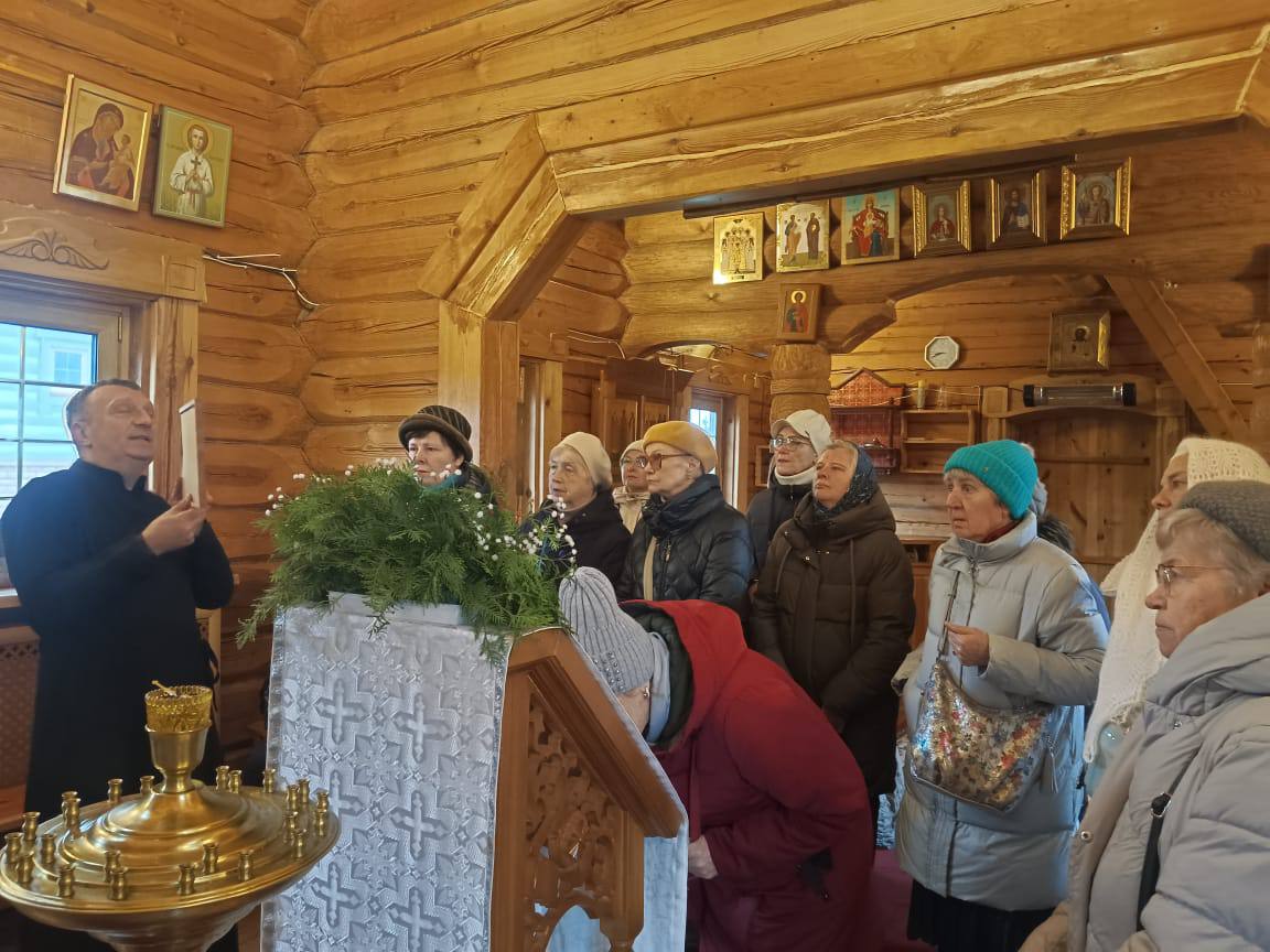 Участники проекта «Активное долголетие» побывали на экскурсии в Михайло-Архангельском храмовом комплексе Участники проекта «Активное долголетие» побывали на экскурсии в Михайло-Архангельском храмовом комплексе