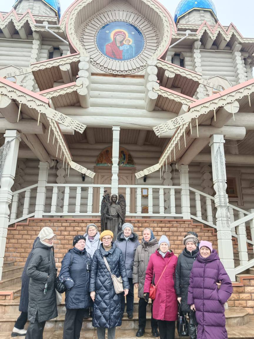 Участники проекта «Активное долголетие» побывали на экскурсии в Михайло-Архангельском храмовом комплексе