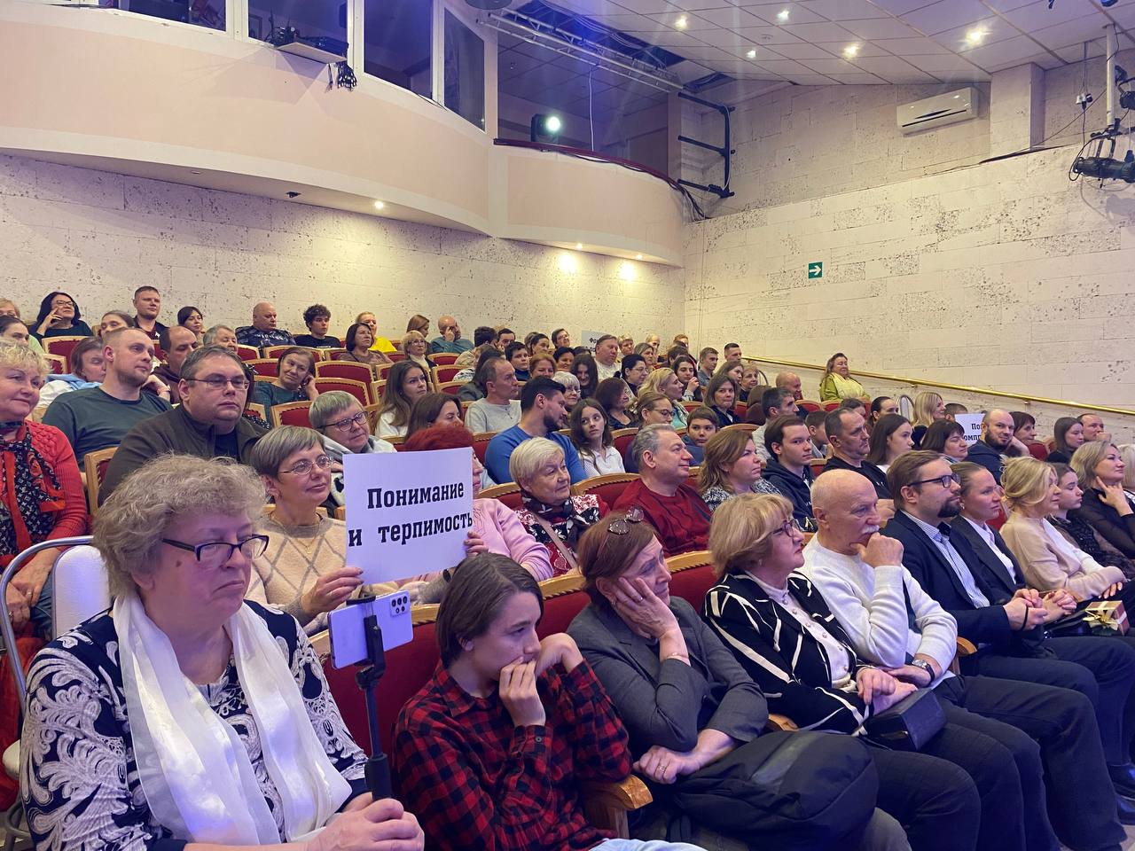 В Долгопрудном зрителям представили «Отцов и детей» в новом формате В Долгопрудном зрителям представили «Отцов и детей» в новом формате