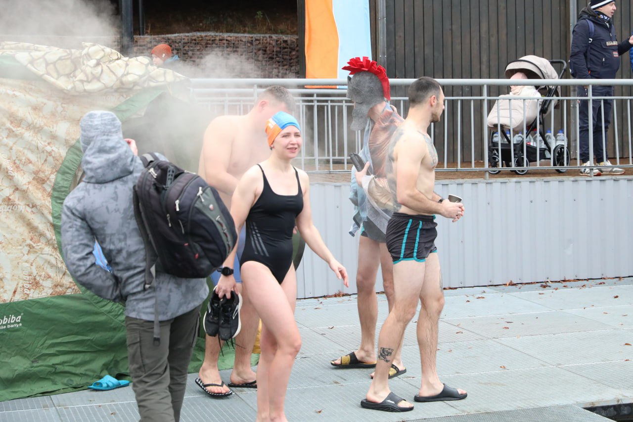 В Долгопрудном новый сезон открыли любители зимнего плавания В Долгопрудном новый сезон открыли любители зимнего плавания