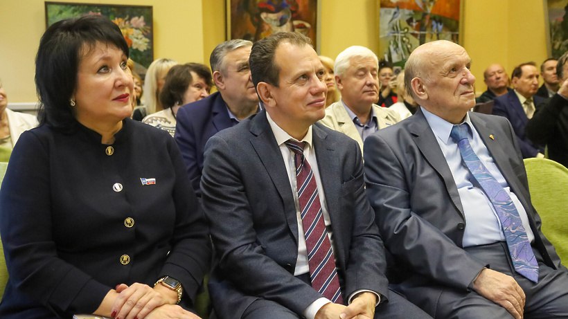 В Солнечногорске поздравили с 80-летием Сергея Волошнюка В Солнечногорске поздравили с 80-летием Сергея Волошнюка