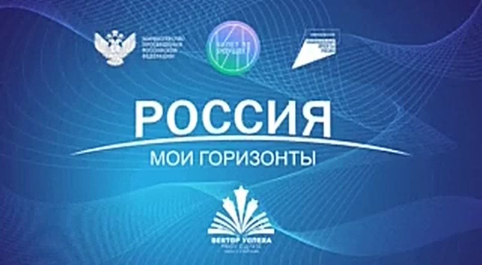 РАЗГОВОР О ВАЖНОМ. Утро понедельника 24 ноября 2025 года в школе традиционно началось с торжественной линейки, церемонии вноса флага и исполнения гимна Российской Федерации