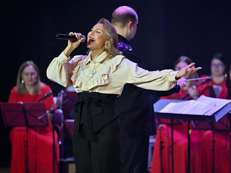 Ступинский хор спел на 650 голосов: оркестр "Мелодии России" устроил народное караоке Ступинский хор спел на 650 голосов: оркестр "Мелодии России" устроил народное караоке