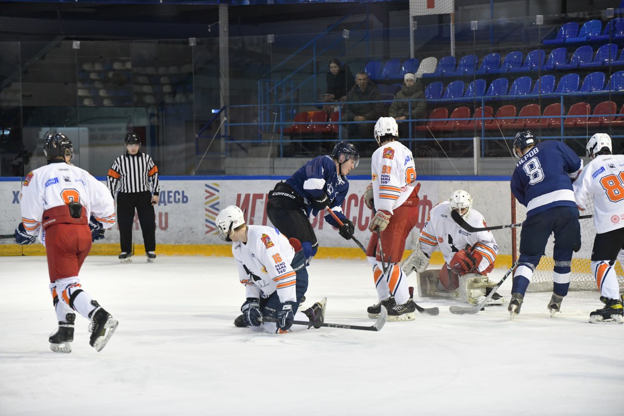 СХК «Дмитров» провел напряженный домашний матч СХК «Дмитров» провел напряженный домашний матч