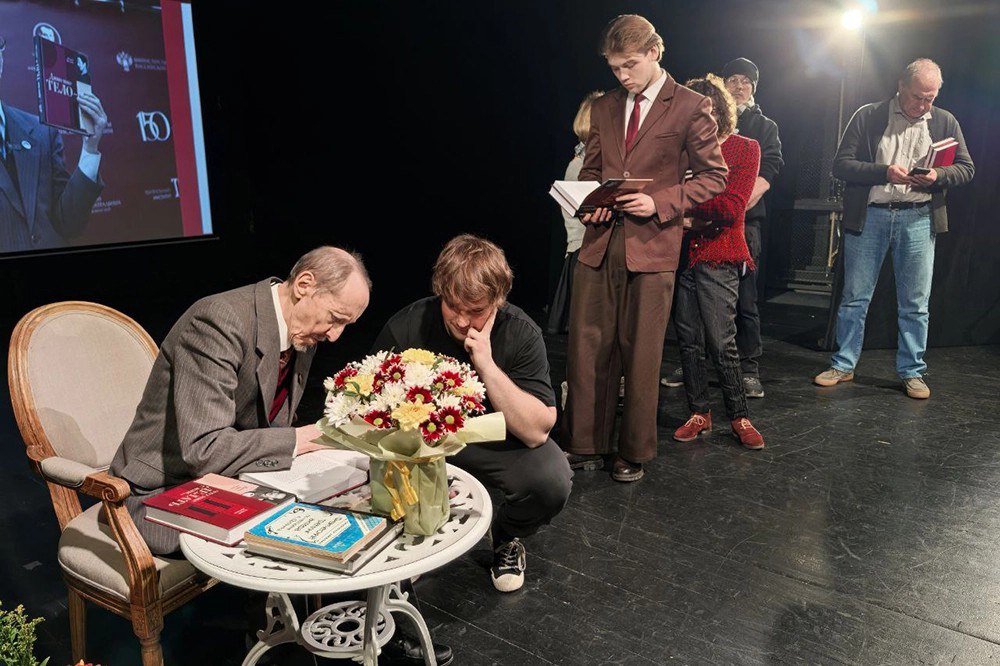 «Меня похитил Дмитрий Певцов» «Меня похитил Дмитрий Певцов»