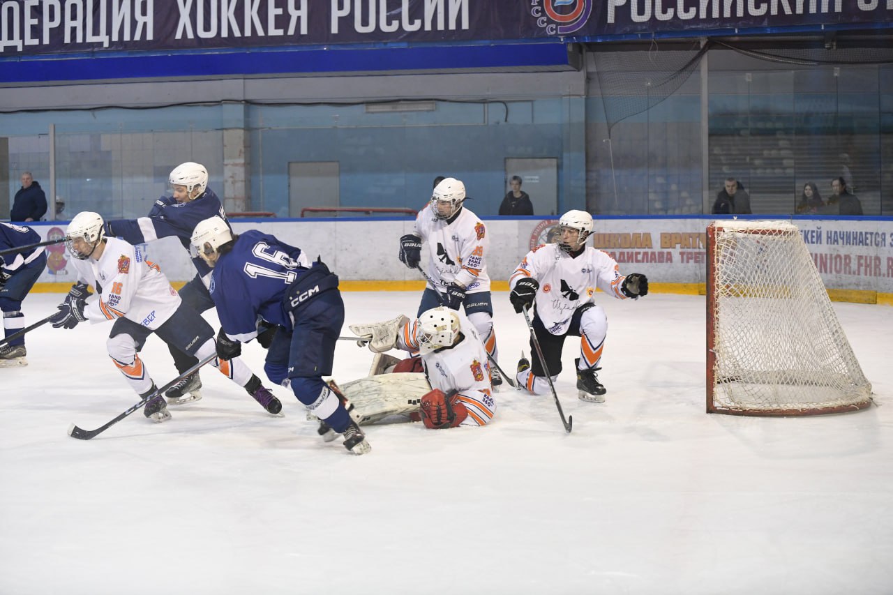 СХК «Дмитров» провел напряженный домашний матч СХК «Дмитров» провел напряженный домашний матч