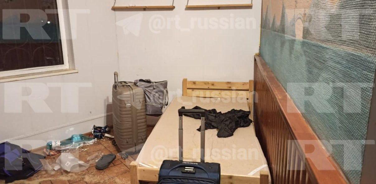 На фото — как выглядит незаконный рехаб в подмосковном Дедовске, где лечили подростков от зависимости На фото — как выглядит незаконный рехаб в подмосковном Дедовске, где лечили подростков от зависимости