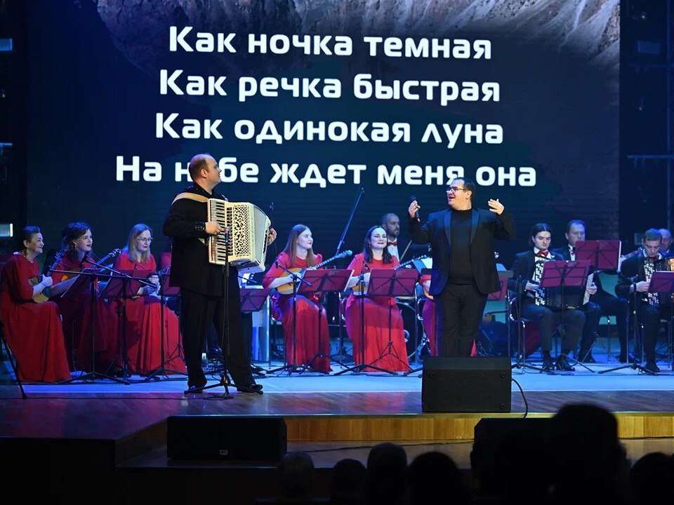 Ступинский хор спел на 650 голосов: оркестр "Мелодии России" устроил народное караоке Ступинский хор спел на 650 голосов: оркестр "Мелодии России" устроил народное караоке