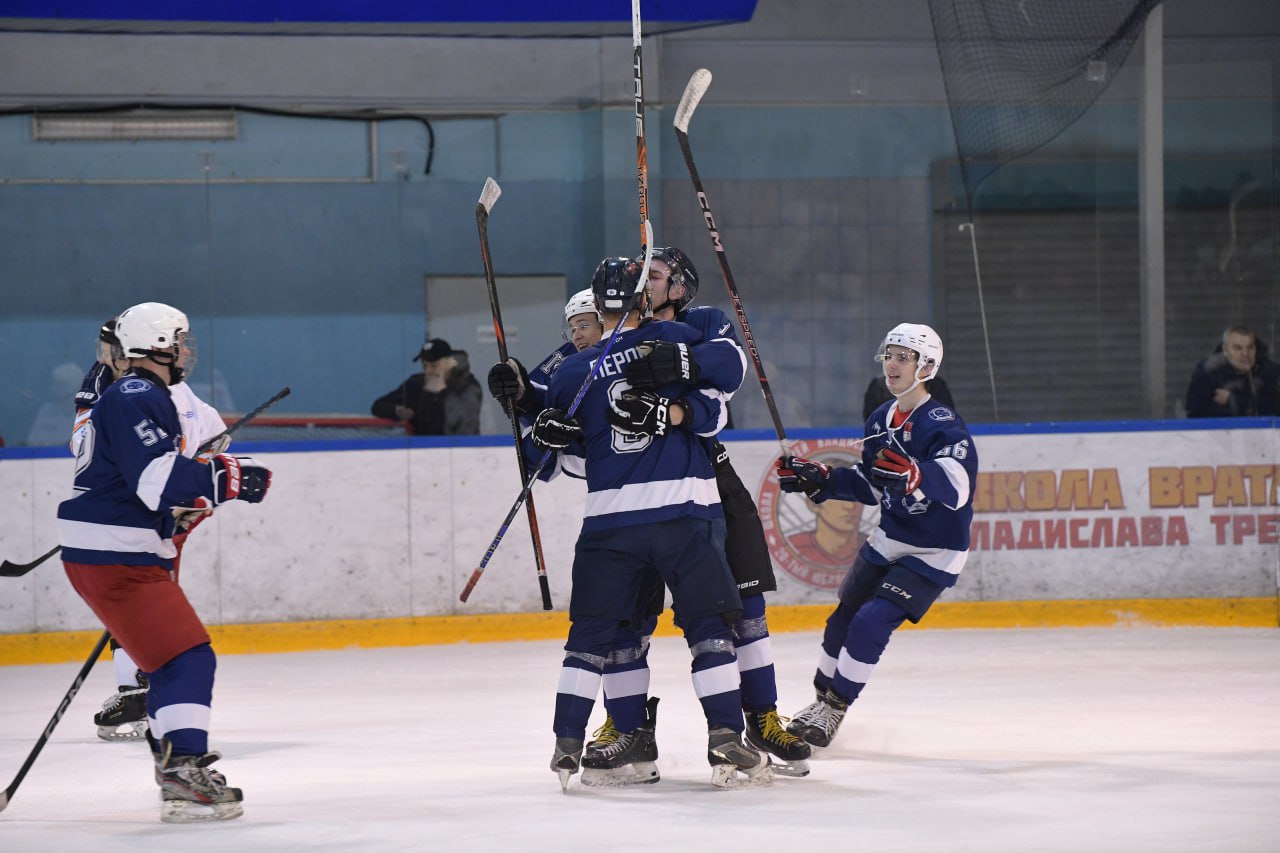 СХК «Дмитров» провел напряженный домашний матч СХК «Дмитров» провел напряженный домашний матч