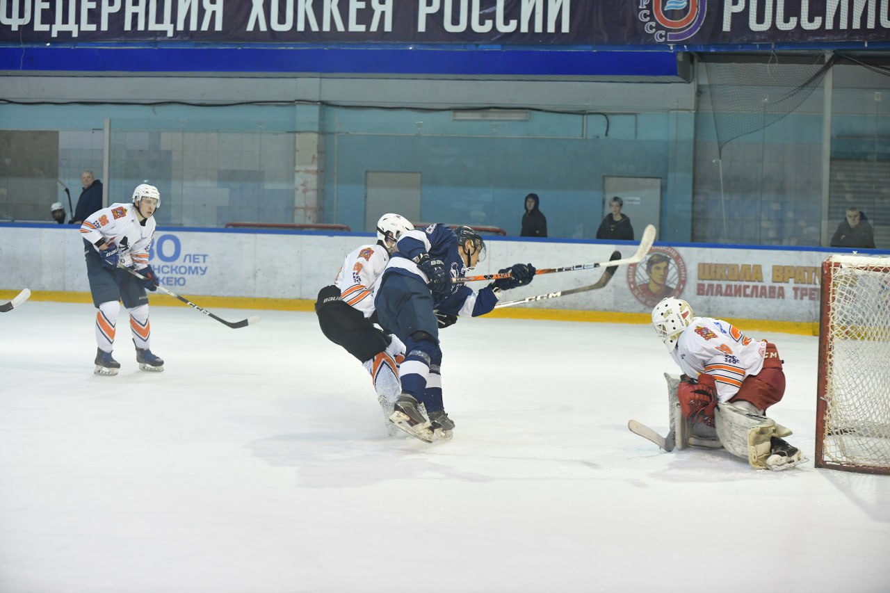 СХК «Дмитров» провел напряженный домашний матч СХК «Дмитров» провел напряженный домашний матч