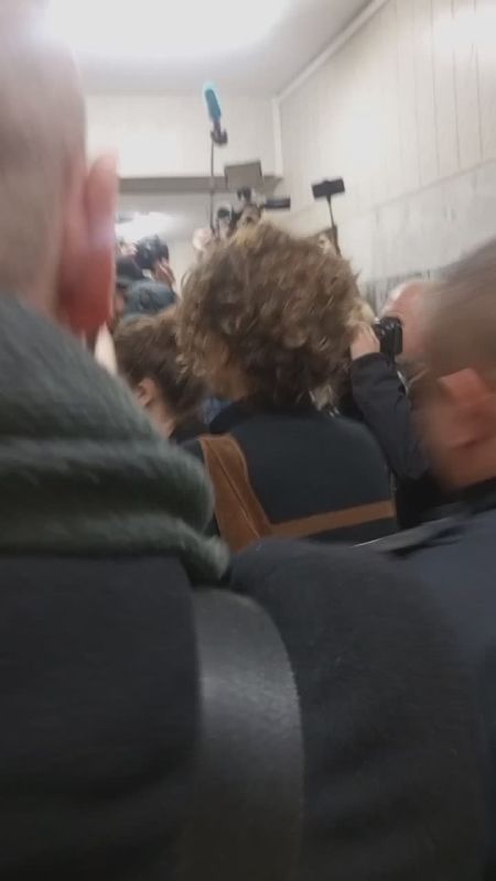 Актриса театра и кино Аглая Тарасова приехала в Домодедовский суд
