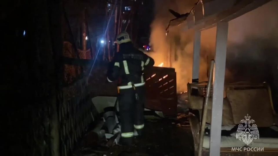 Огнеборцы Подмосковья тушат пожар в Солнечногорском г.о