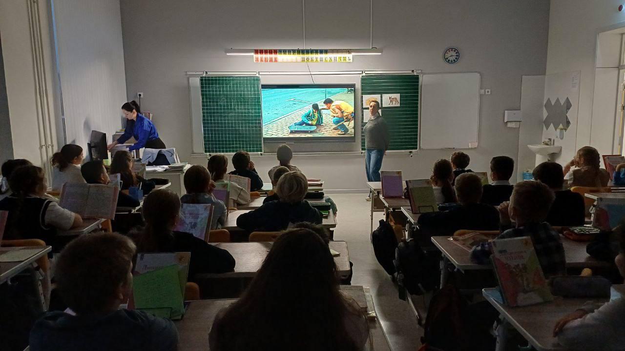 26 ноября в рамках проекта «Разговоры со священником» нашу школу посетил Иерей Валентин Липай, чтобы обсудить с учениками важную тему — «Любовь и влюбленность» 26 ноября в рамках проекта «Разговоры со священником» нашу школу посетил Иерей Валентин Липай, чтобы обсудить с учениками важную тему — «Любовь и влюбленность»