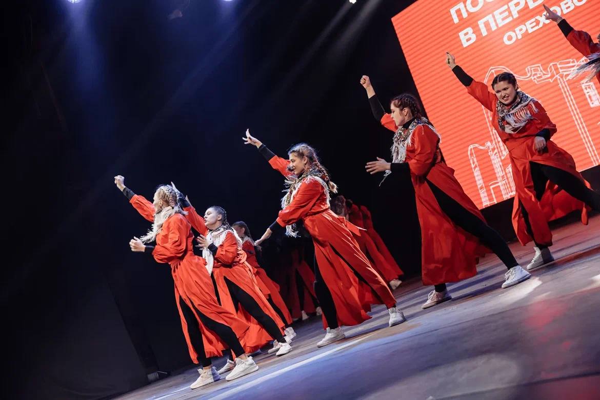 Быть первым!. В Зимнем театре состоялось важное событие — открытие первичного отделения «Движения Первых» и церемония вступления новых участников Быть первым!. В Зимнем театре состоялось важное событие — открытие первичного отделения «Движения Первых» и церемония вступления новых участников