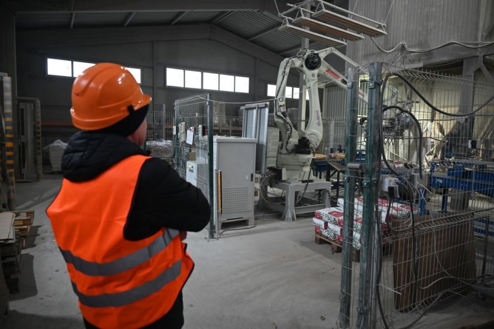 В рамках губернаторского проекта «Промышленный туризм Московской области» участники специальной военной операции из Ленинского округа посетили завод «Гипсобетон» — одно из ведущих предприятий Центрального округа по...