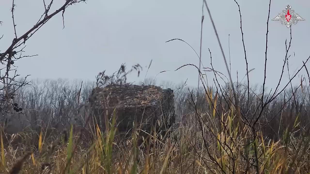 Экипаж танка Т-80БВМ 44-го армейского корпуса группировки войск «Север» уничтожил укрепленную позицию боевиков ВСУ в районе населенного пункта Волчанск Харьковской области