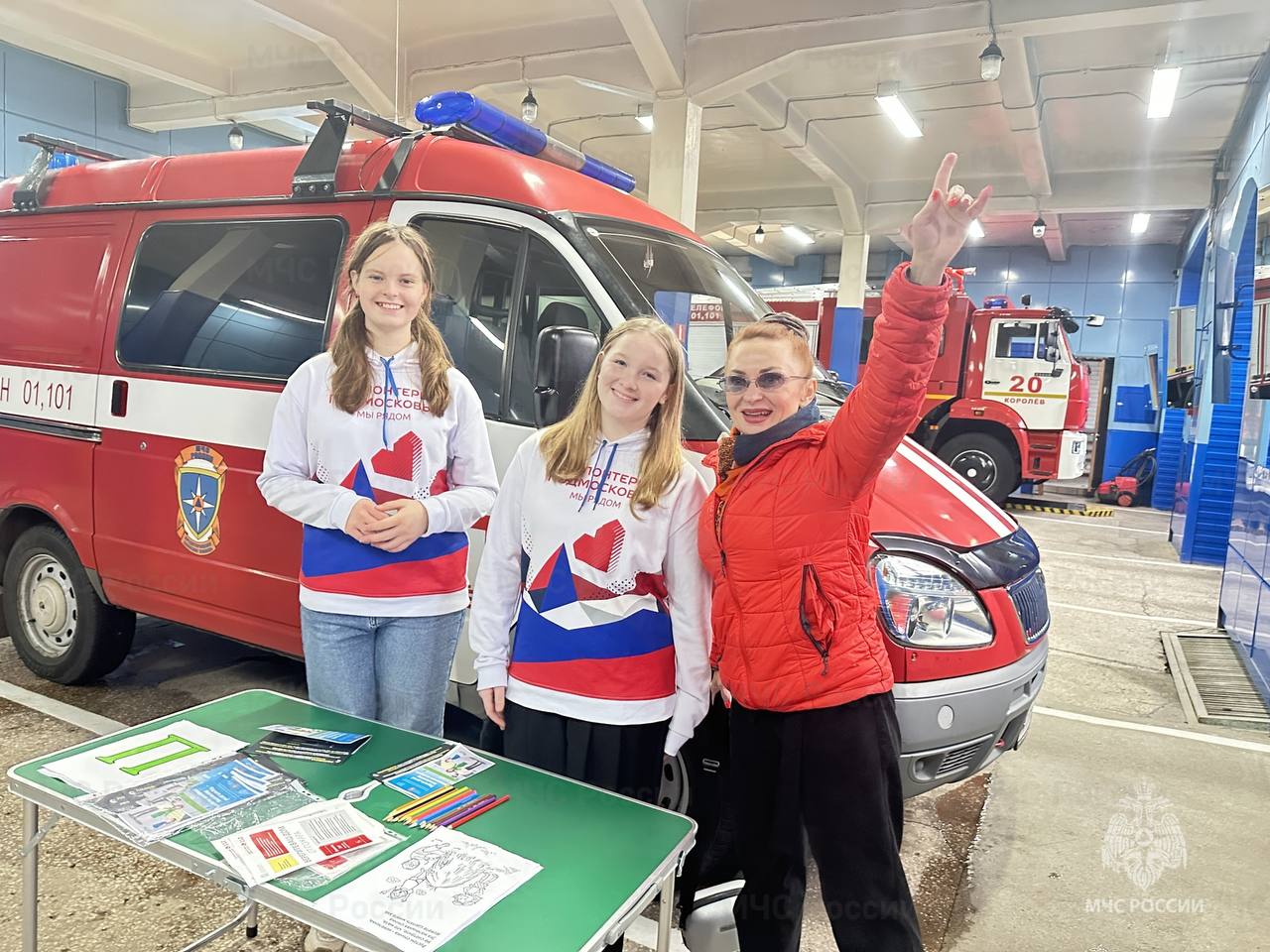 В Королёве прошла увлекательная экскурсия для детей в честь 35-летия МЧС России В Королёве прошла увлекательная экскурсия для детей в честь 35-летия МЧС России